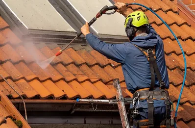 Démoussage et hydrofuge de toiture à Hourc